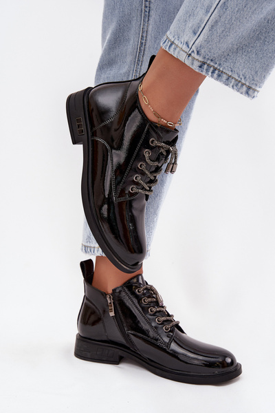 Kožené lakované dámské kotníčkové boty s ozdobným šněrováním D&A MR52-124 Černé