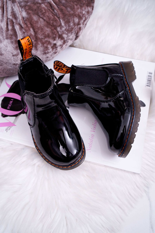 Detské topánky izolované zipsom lakovaným čiernym gustrom