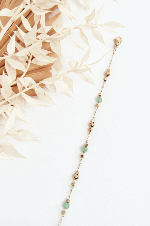 Klasický náramek Se zelenými korálky zlate