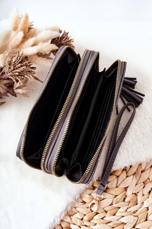 Veľká prešívaná peňaženka na sivých zipsoch
