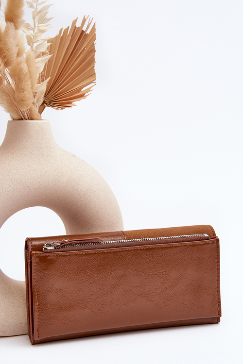 Dámska peňaženka pripevnená magnetovou hnedou harlom