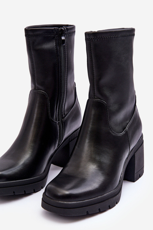 Dámske kožené topánky na masívnom päte čiernej fllavie