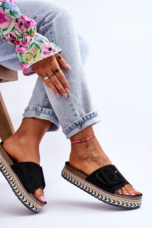 Dámske papuče na zdobenej platforme Czarne Joyce