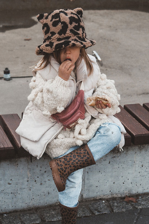 Detské topánky s leopardou potlačou hnedej opatrovateľky