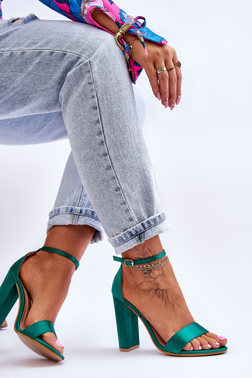 Zelené čiary saténové sandále