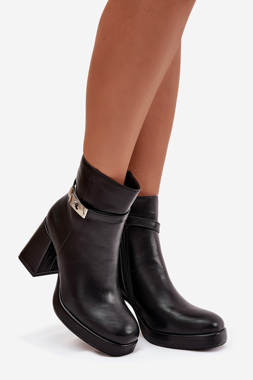 Zateplené dámské kotníkové boty na podpatku s ozdobnou páskou černé Giordina