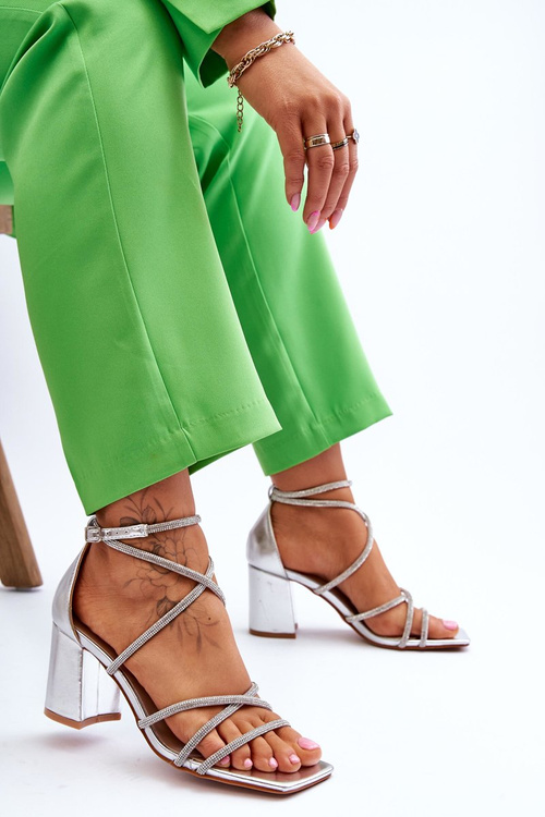 Dámské kožené sandály se zirkonovým podpatkem stříbrne Liniano