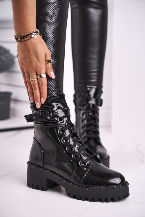 Dámske lakované topánky čierna hlava hore