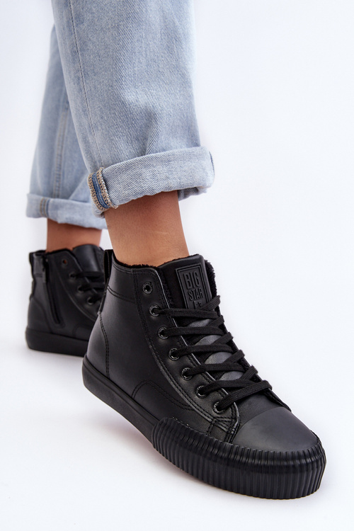 Dámske tenisky izolované čiernou veľkou hviezdou MM274020