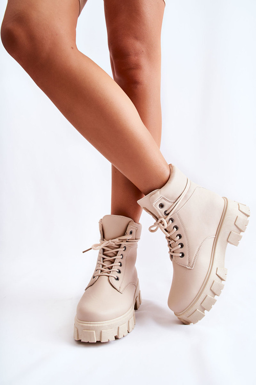 Ženské topánky izolované svetlo béžové flavin