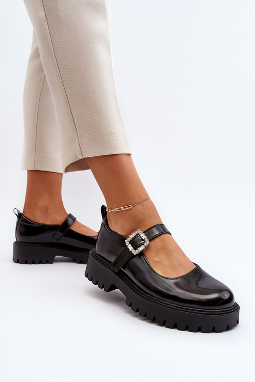 Dámske lesklé poltopánky s ozdobnou sponou čierne Lindnessa