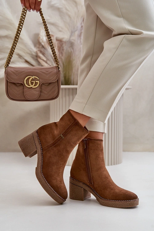 Dámské boty na podpatku s teplou eko semišovou povrchovou úpravou khaki Arkesia