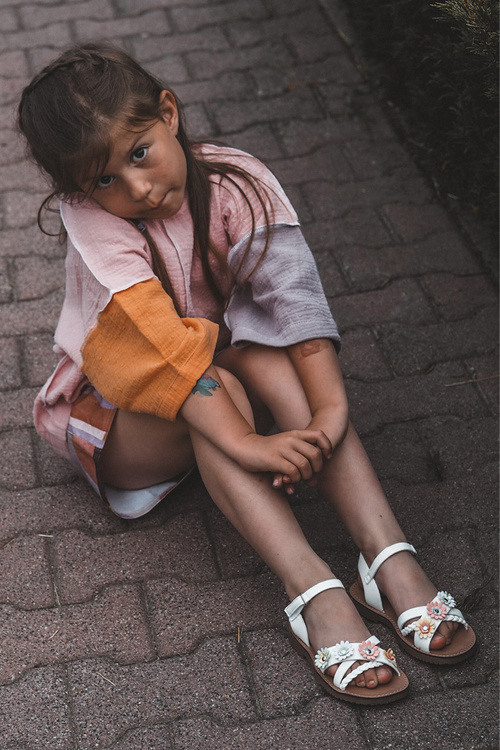 Detské Sandálky S Nálepkou S Kvietkami Biele Nestalee