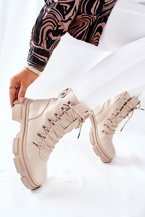 Ženské izolované béžové topánky perfektné