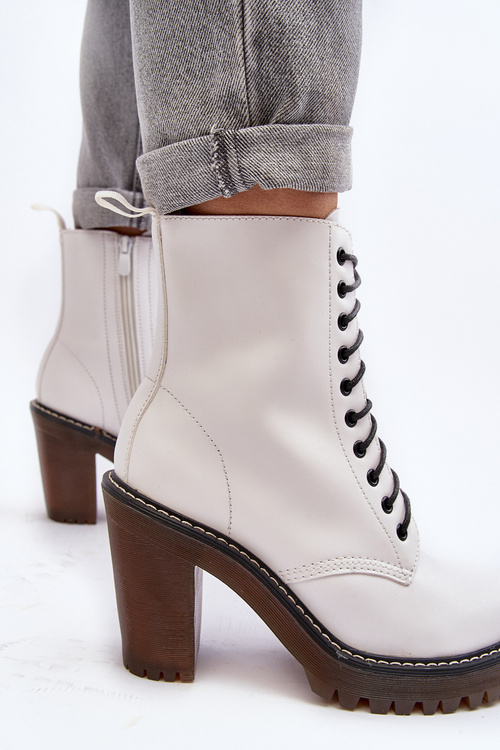 Dámské bílé kozačky na podpatku Arove