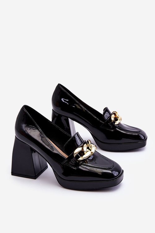 Čerpadlá na masívnej päte čiernej Nataly