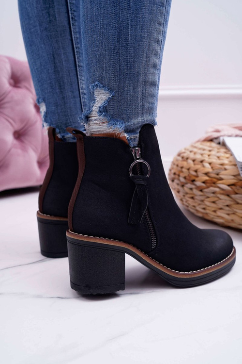 Dámske topánky na stĺpe izolovanej Felt Black Delia