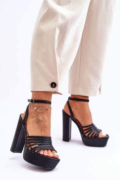 Sandále na vysokej post čiernej maya