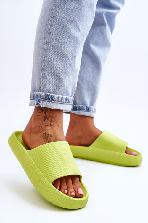 Módne svetlé žabky