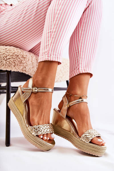 Kůže sandály na klínu zlatý Gabriela