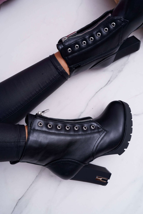 Dámske topánky na príspevku, dekoratívny čierny posúvač