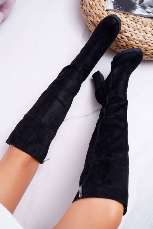 Dámske topánky na stĺpom izolovanom Velkor