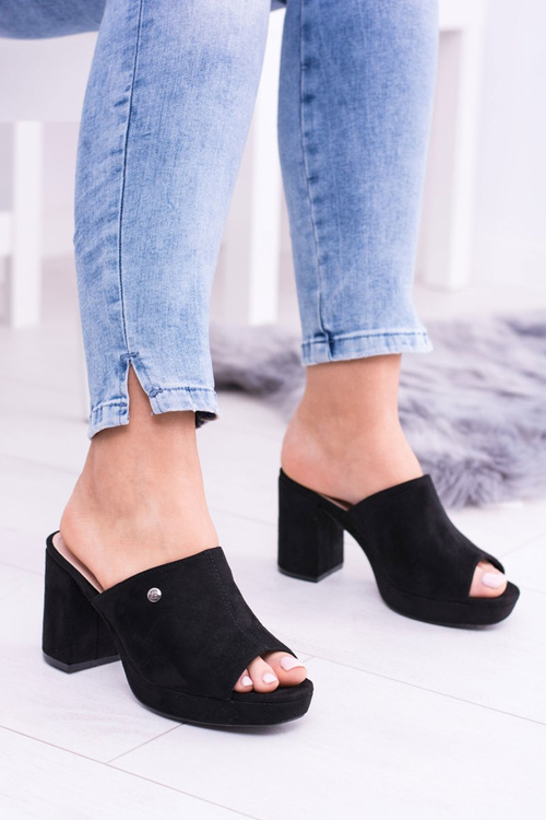 Čierne dámske papuče na elegantnom stĺpe