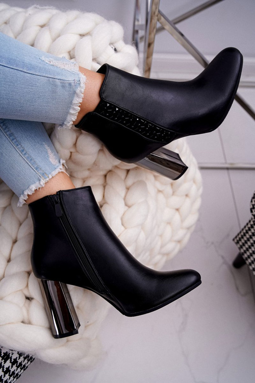 Dámske topánky na striebornom stĺpiku Čierna Peve