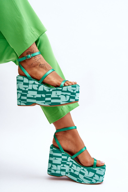 Módne klinové sandále so zelenými vzormi Clari