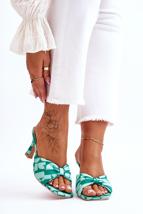 Módne vysoké podpätky v tlačenej zelenej florii