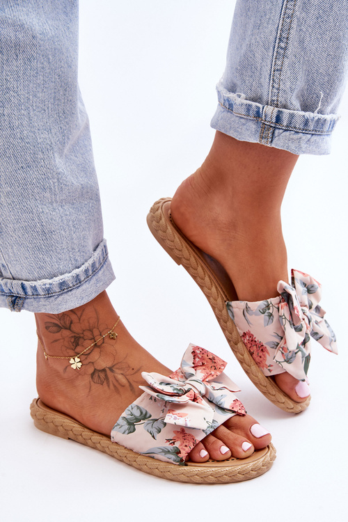 Dámske papuče s materiálnym béžovým kvetom béžového béž