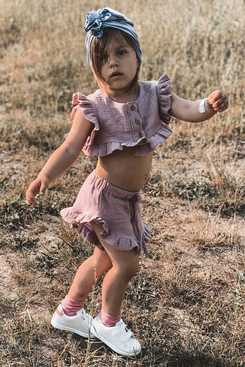 Detský suchý zips, roztomilé dievča a suchý zips