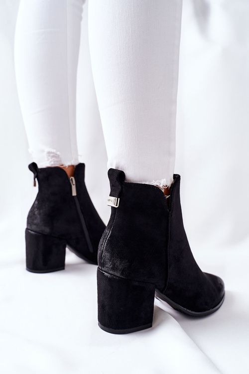 Dámske topánky na čiernom Carrick Suede Post