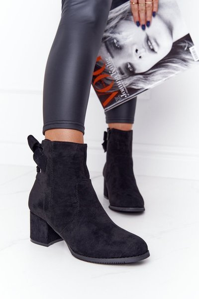 Izolované topánky žien na Čiernej kayle Post