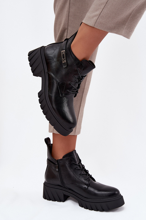 Nízké zateplené dámské kotníkové boty na klínku s ozdobným páskem Černé Therisse