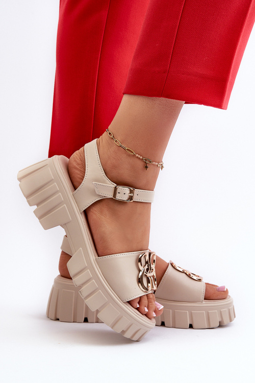 Dámske kožené sandále s zlatou ozdobou béžové Vinceza 7910