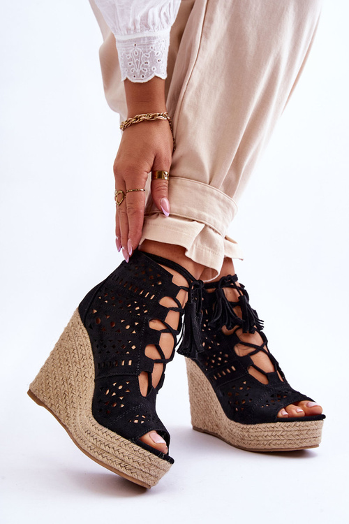 Semišové prolamované boty na klínku Černá Berthe