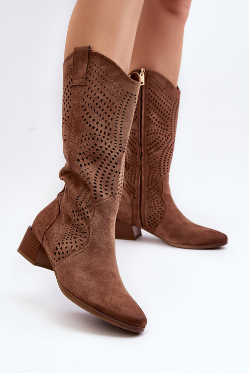 Hnedé čižmy s nízkym opätkom a otvoreným vzorom Walea