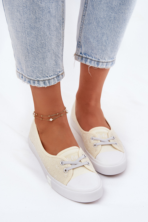 Dámské tenisky s výšivkou Lee Cooper LCW-25-31-3445L béžové
