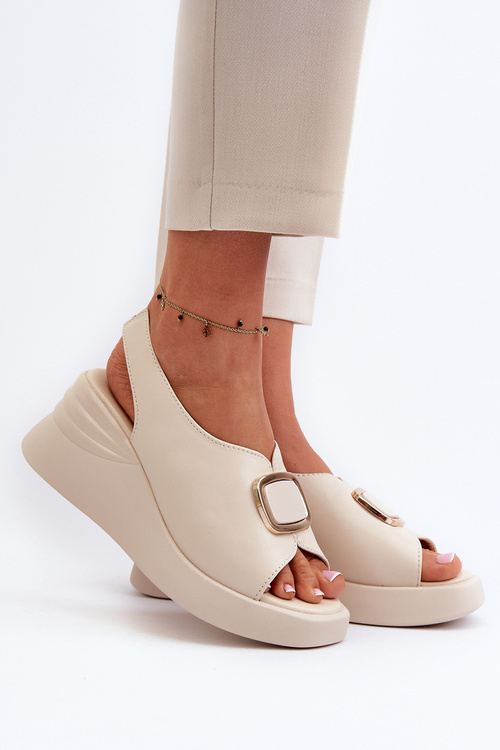 Dámské kožené sandály na klinu s ozdobou Beige Salvania