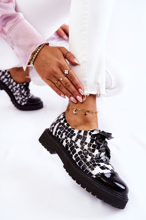 Lakované šněrovací boty Laura Messi 2441 Černo-bíle