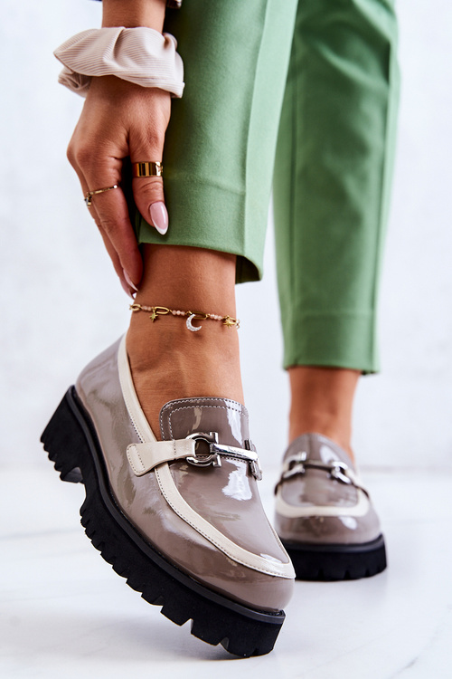 Lakované dámské mokasíny béžovobílé Cassida