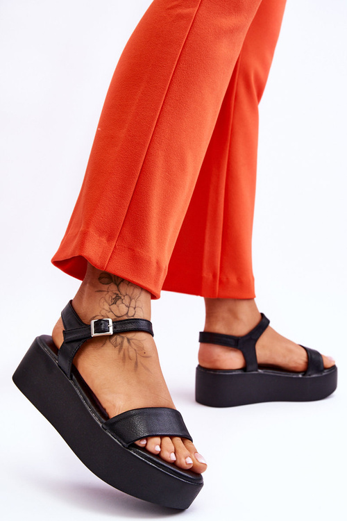 Dámske sandále na masívnej platforme čierne Casen