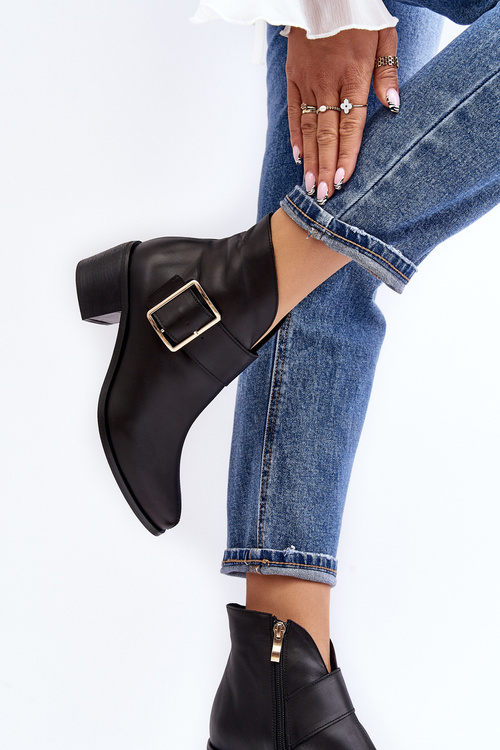 Dámske kožené topánky na nízkom stĺpe s čiernou ľalovou svorkou