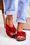 Dámske červené papuče na dopravnej zápche Marina
