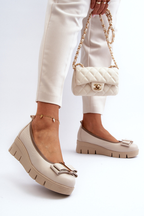 Kožené baleríny na platformě s ozdobou krémové Lewski 3384