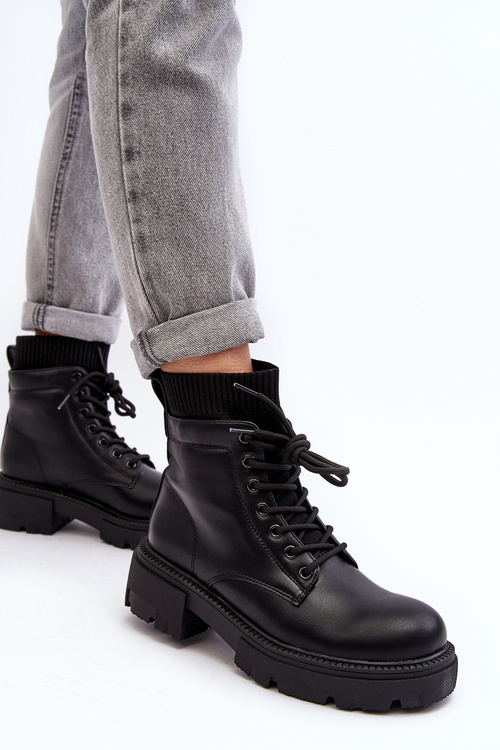 Ženské topánky s čiernymi ponožkami Rivella