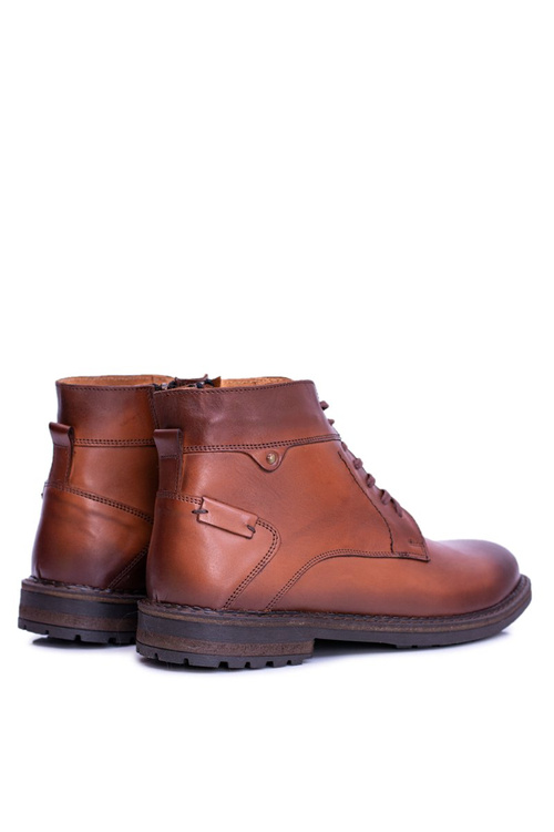 Hnedé pánske topánky Izolované devenorové topánky