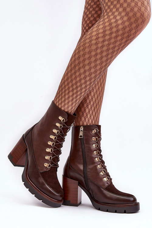 Masívne čipky -upové topánky na bronzovom lathia Post