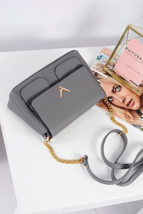 Klasická šedá kabelka zlatej reťaze